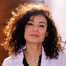 Op. Dr. Gülfem Güllüoğlu — İstanbul. Portre fotoğrafı.