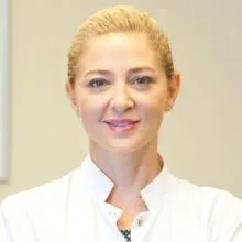 Op. Dr. Kemale Musayeva — İstanbul. Portre fotoğrafı.