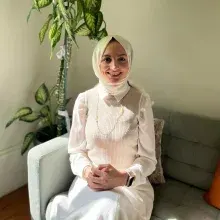 Kl. Psk. Esma Demiray — Psikoloji. Portre fotoğrafı.