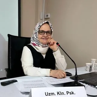 Kl. Psk. Rabiye Akyüz — Psikoloji, İstanbul. Portre fotoğrafı.