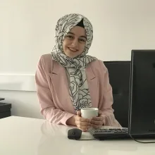 Dyt. Ayşe Akman — Diyetisyen. Portre fotoğrafı.
