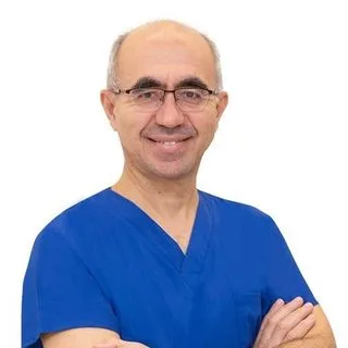 Uzm. Dr. Aydın Çeliker — Kardiyoloji, Denizli. Portre fotoğrafı.