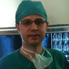 Doç. Dr. Yahya Güvenç — Beyin Ve Sinir Cerrahisi, Pendik, İstanbul. Portre fotoğrafı.