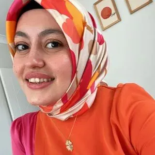Dkt. Betül Öz Erdem — Dil ve Konuşma Terapisi, Ankara. Portre fotoğrafı.
