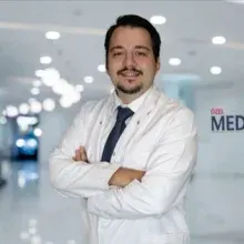 Uzm. Dr. Rahmi Tümay Ala — Nöroloji, Torbalı, İzmir. Portre fotoğrafı.