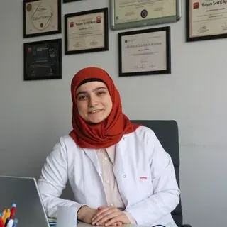 Dt. Özlem Yıldırım — Diş Hekimi, Sakarya. Portre fotoğrafı.