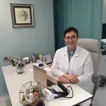 Op. Dr. Şükran Akalın — Kadın Hastalıkları Ve Doğum, İstanbul. Portre fotoğrafı.