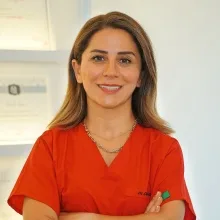 Dt. Damla Zenar — Diş Hekimi, Ataşehir, İstanbul. Portre fotoğrafı.