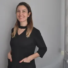 Güliz Sorkun — Diş Hekimi, İstanbul. Portre fotoğrafı.