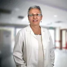 Uzm. Dr. Ayşegül Karatepe — Nöroloji, Karabağlar, İzmir. Portre fotoğrafı.