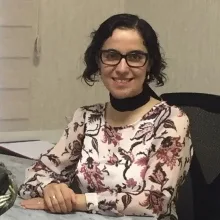 Uzm. Dr. Huleyde Şenlikci — Mezoterapi, Ankara. Portre fotoğrafı.