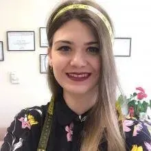 Dyt. Betül Sezen — Diyetisyen, İstanbul. Portre fotoğrafı.