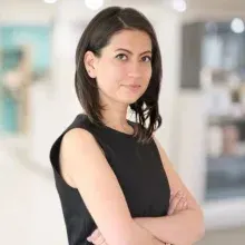 Op. Dr. Didem Tanyel — Plastik Rekonstrüktif Ve Estetik Cerrahi, Ankara. Portre fotoğrafı.