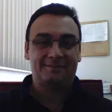 Prof. Dr. Bülent Kayahan — Psikiyatri, Bornova, İzmir. Portre fotoğrafı.