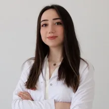 Dyt. İrem Akgönül — Diyetisyen. Portre fotoğrafı.