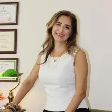 Uzm. Dr. Melike Saygılı Türkdoğan — Psikiyatri, Adana. Portre fotoğrafı.