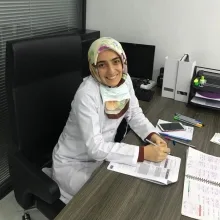 Dt. Deniz Ergen — Diş Hekimi, Bahçelievler, İstanbul. Portre fotoğrafı.