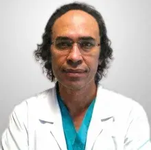 Uzm. Dr. Cevdet Sümer — Anesteziyoloji Ve Reanimasyon. Portre fotoğrafı.