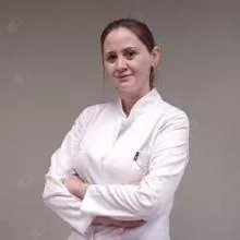 Op. Dr. Gülden Avcı Çakmak — Plastik Rekonstrüktif Ve Estetik Cerrahi, İstanbul. Portre fotoğrafı.