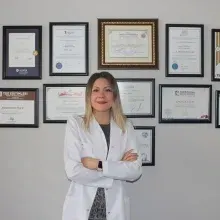 Dyt. Kardelen İnan — Diyetisyen, Buca, İzmir. Portre fotoğrafı.