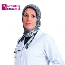 Uzm. Dr. Hale Moral — Göğüs Hastalıkları, Eskişehir. Portre fotoğrafı.