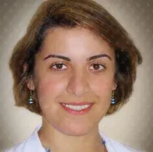 Dt. Ebru Gürel — Diş Hekimi, Antalya. Portre fotoğrafı.