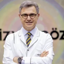 Uzm. Dr. Gökhan Deda — Göz Hastalıkları, Denizli. Portre fotoğrafı.