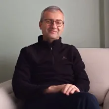 Uzm. Psk. Dan. Aziz Yıldırım — Psikolojik Danışma ve Rehberlik, İstanbul. Portre fotoğrafı.