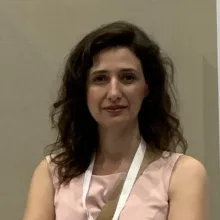 Doç. Dr. Arzu Akçal — Plastik Rekonstrüktif Ve Estetik Cerrahi, Antalya. Portre fotoğrafı.