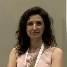 Doç. Dr. Arzu Akçal — Plastik Rekonstrüktif Ve Estetik Cerrahi, Antalya. Portre fotoğrafı.