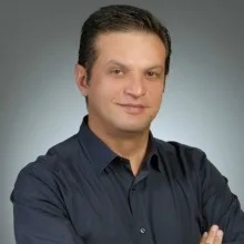 Prof. Dr. Bülent Uludağ — Protetik Diş Tedavisi, Çankaya, Ankara. Portre fotoğrafı.