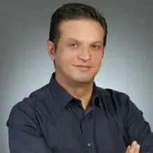 Prof. Dr. Bülent Uludağ — Protetik Diş Tedavisi, Çankaya, Ankara. Portre fotoğrafı.