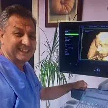 Op. Dr. Halil Şen — Kadın Hastalıkları Ve Doğum, Bandırma, Balıkesir. Portre fotoğrafı.