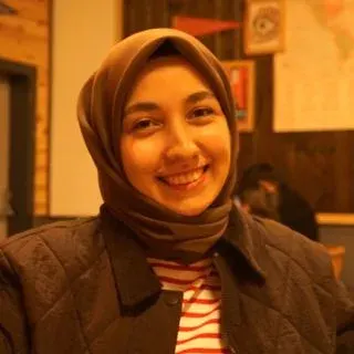 Dkt. Esma Çağlar — Dil ve Konuşma Terapisi, Ankara. Portre fotoğrafı.