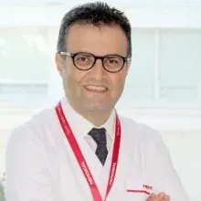Prof. Dr. Alper Yurci — Gastroenteroloji, Bakırköy, İstanbul. Portre fotoğrafı.