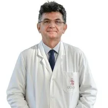 Prof. Dr. Alper Sönmez — Endokrinoloji Ve Metabolizma Hastalıkları, Ankara. Portre fotoğrafı.