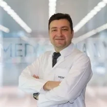 Doç. Dr. Fatih Karaahmet — Gastroenteroloji, Çankaya, Ankara. Portre fotoğrafı.