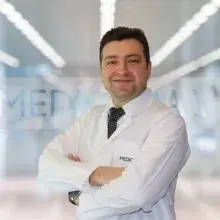 Doç. Dr. Fatih Karaahmet — Gastroenteroloji, Çankaya, Ankara. Portre fotoğrafı.