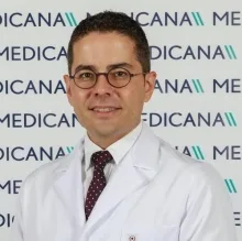 Op. Dr. Mustafa Melih Erkan — Kadın Hastalıkları Ve Doğum, Konak, İzmir. Portre fotoğrafı.