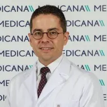 Op. Dr. Mustafa Melih Erkan — Kadın Hastalıkları Ve Doğum, Konak, İzmir. Portre fotoğrafı.