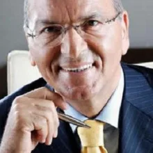 Prof. Dr. Halim Hattat — İstanbul. Portre fotoğrafı.