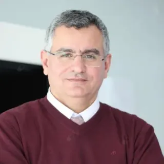 Prof. Dr. Cemil Yıldız profilinde yer alan galeri fotoğrafı.