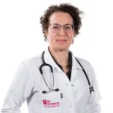 Uzm. Dr. Gökçe Kundakçı Gelir — İç Hastalıkları, Tepebaşı, Eskişehir. Portre fotoğrafı.