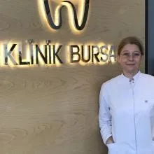 Dt. Nilüfer Çelik — Diş Hekimi, Nilüfer, Bursa. Portre fotoğrafı.
