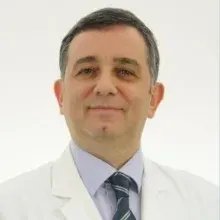 Op. Dr. Cüneyt Ocak — Göz Hastalıkları, İstanbul. Portre fotoğrafı.