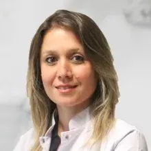 Op. Dr. Esra Önal Uslan — Kadın Hastalıkları Ve Doğum, Aydın. Portre fotoğrafı.