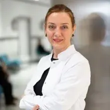 Op. Dr. Müge Temel — Kadın Hastalıkları Ve Doğum, Bahçelievler, İstanbul. Portre fotoğrafı.