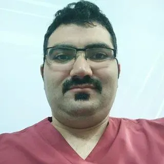 Dt. Ferudun Koşan — Diş Hekimi, Gaziantep. Portre fotoğrafı.