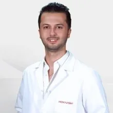 Doç. Dr. Gökhan Gürkan — Beyin Ve Sinir Cerrahisi, Karşıyaka, İzmir. Portre fotoğrafı.