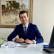 Doç. Dr. Mehmet Reşit Asoğlu — Kadın Hastalıkları Ve Doğum, Üsküdar, İstanbul. Portre fotoğrafı.